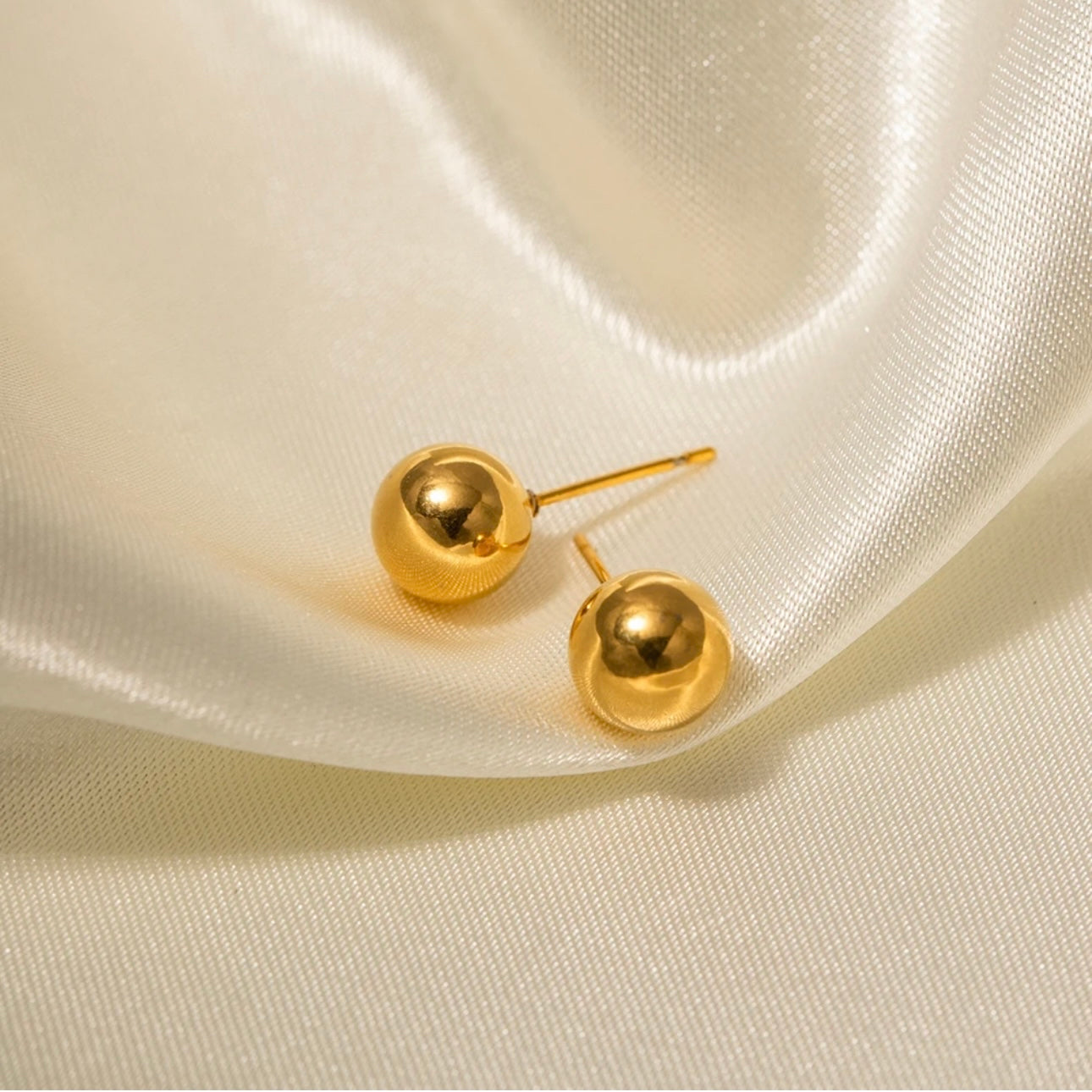 María Stud Earrings